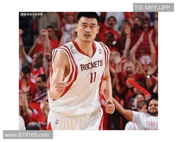 姚明谦逊姿态展现伟大篮球精神的感人瞬间